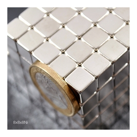 Aimants cubes Néodyme: C-8 x 8 x 8 mm  (Ni-Cu-Ni)